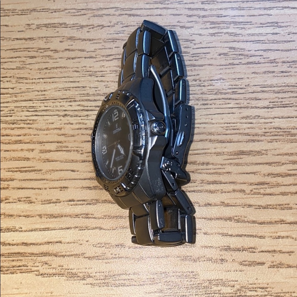 Watch - Picture 2 of 3